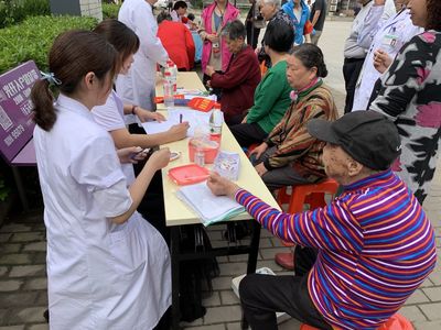 健康咨詢進社區，每月服務暖人心